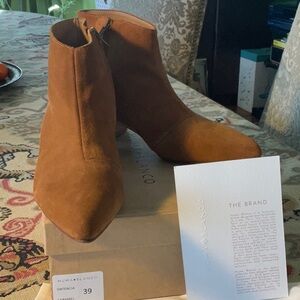Caramel suede Huma Blanco ankle boots